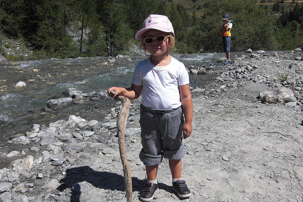 09 Sara alla cascate.JPG